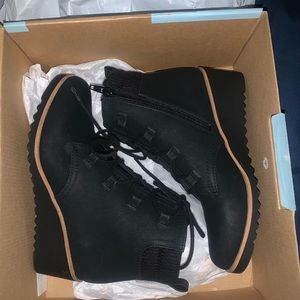 Lifestride Velocity 2.0 Zone Lace Up Wedge Bootie